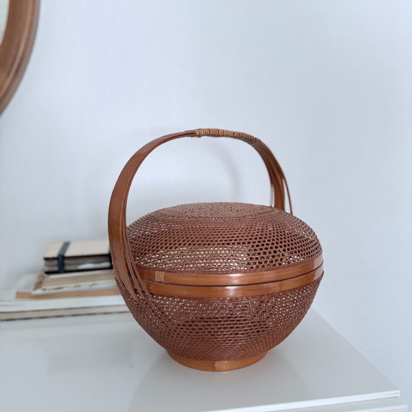 lidded sewing basket